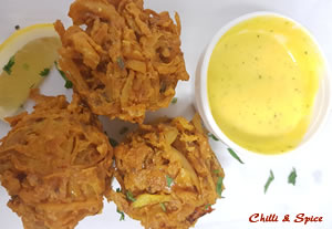 Indian Food . Onion Bhaji